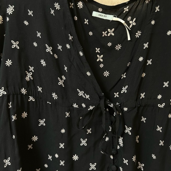 Kimchi Blue (Urban Outfitters) Flutter Sleeve Blouse (Small) - Black - Picture 3 of 3